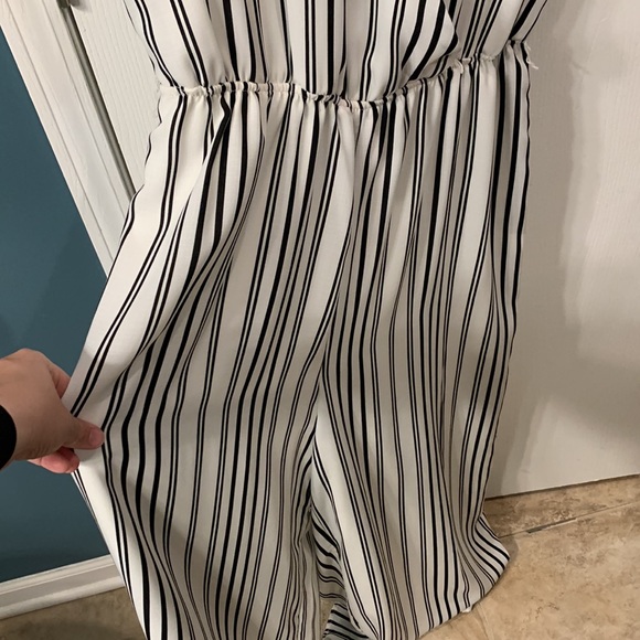 White and black striped jumpsuit - Picture 3 of 5